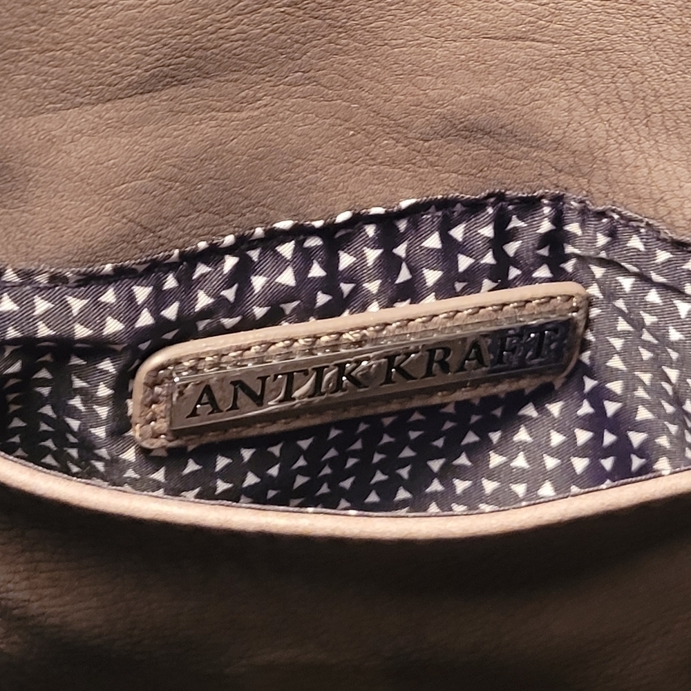 ANTIK KRAFT Clutch with Detachable Metal Chain Strap, Vegan Leather - Picture 9 of 12